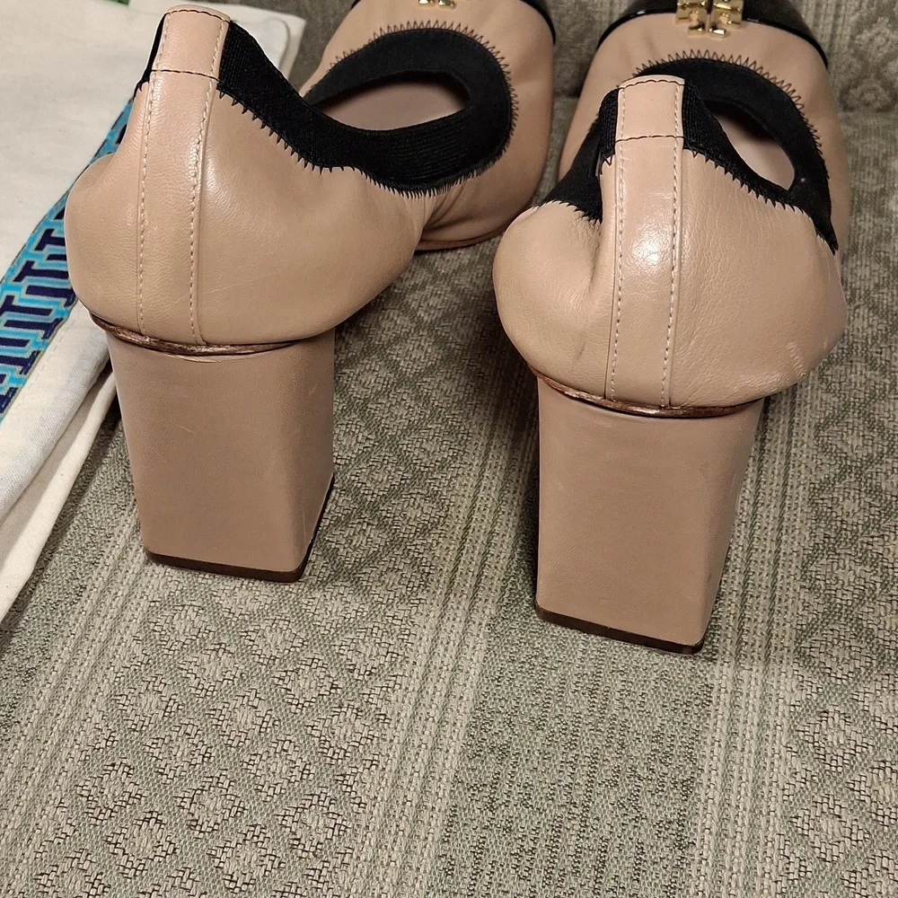 Tory Burch Nude Tan and Black Cap-Toe Leather Pumps